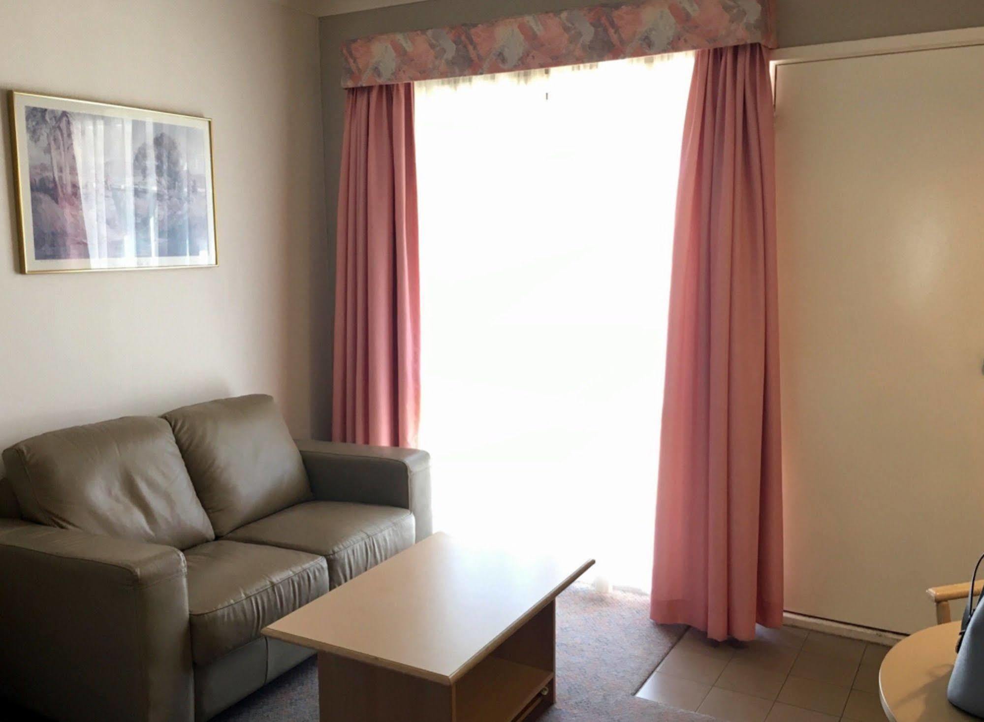 Bega Village Motor Inn Экстерьер фото